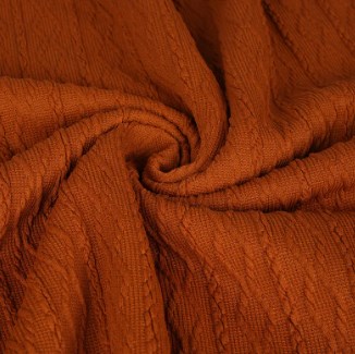 Hur påverkar färgnings- och efterbehandlingsprocesser för plaggtyg tygets prestanda och bärupplevelse?